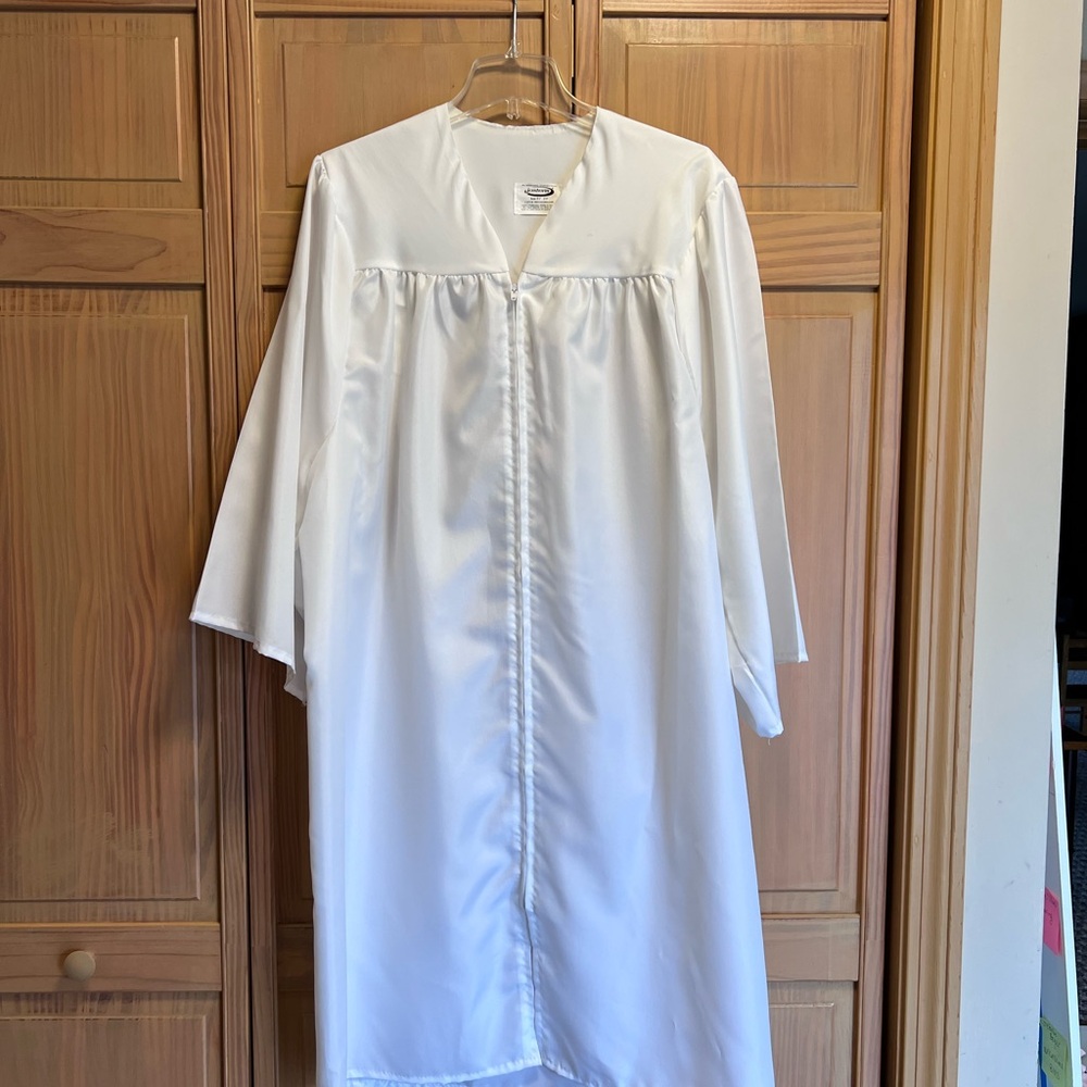 Jostens white graduation gown 5’1”-5’3” size